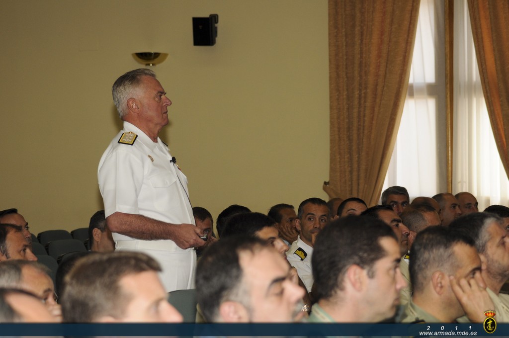 El curso está dirigido a oficiales del Ejército de Tierra, Armada, Ejército del Aire y Guardia Civil así como a oficiales de otros países aliados